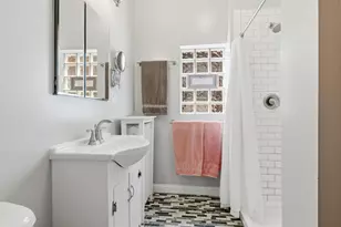 5227 N Glenwood Ave, Chicago, IL 60640 - Photo 11