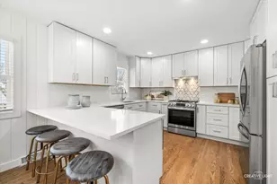 704 Plainfield Rd, Downers Grove, IL 60516 - Photo 9