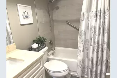 520 Biesterfield Road #E309, Elk Grove Village, IL 60007 - Photo 15