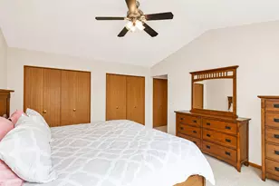 323 Farmhill Cir, Wauconda, IL 60084 - Photo 17