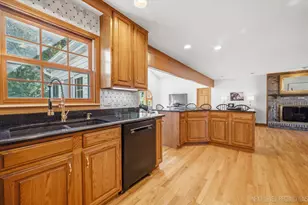 250 Chasse Cir, Saint Charles, IL 60174 - Photo 9