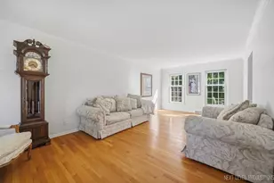 250 Chasse Cir, Saint Charles, IL 60174 - Photo 5