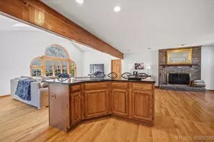 250 Chasse Cir, Saint Charles, IL 60174 - Photo 11