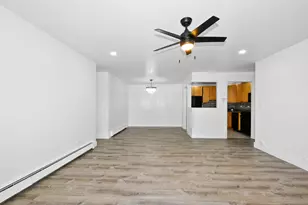 16W 540 Lake Dr, Willowbrook, IL 60527 - Photo 3