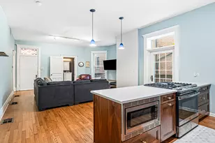 1049 W Wellington Ave, Chicago, IL 60657 - Photo 9