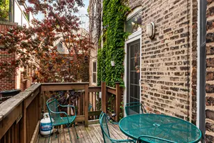 1049 W Wellington Ave, Chicago, IL 60657 - Photo 3