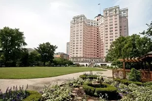 5555 N Sheridan Rd, Chicago, IL 60640 - Photo 1