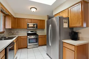 3136 Rosiclaire Ct, South Chicago Heights, IL 60411 - Photo 9