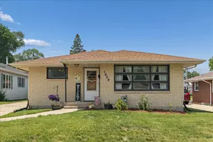 1609 Oakland Ave, Crest Hill, IL 60403 - Photo 1