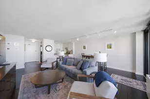 1560 N Sandburg Terrace, Chicago, IL 60610 - Photo 11