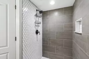 9023 S Oglesby Ave, Chicago, IL 60617 - Photo 13