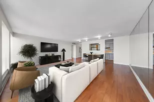 260 E Chestnut St, Chicago, IL 60611 - Photo 5