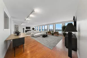 260 E Chestnut St, Chicago, IL 60611 - Photo 3
