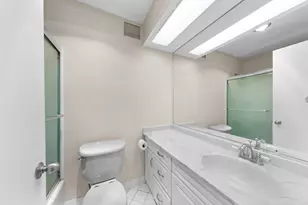 260 E Chestnut St, Chicago, IL 60611 - Photo 15