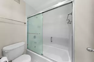 260 E Chestnut St, Chicago, IL 60611 - Photo 13