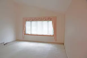 921 S Iowa Ave, Addison, IL 60101 - Photo 11