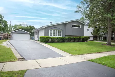 921 S Iowa Avenue, Addison, IL 60101 - Photo 1
