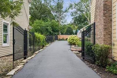635 Green Briar Lane, Lake Forest, IL 60045 - Photo 29