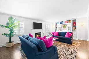 635 Greenbriar Ln, Lake Forest, IL 60045 - Photo 9