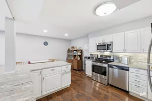 925 Spring Hill Dr, Northbrook, IL 60062 - Photo 3