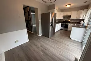 1927 Governors Ln, Hoffman Estates, IL 60169 - Photo 7