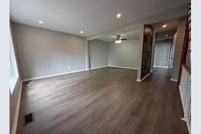 1927 Governors Lane, Hoffman Estates, IL 60169 - Photo 3