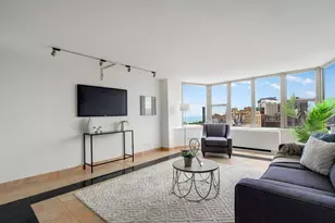 525 W Hawthorne Pl, Chicago, IL 60657 - Photo 5