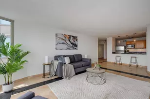 525 W Hawthorne Pl, Chicago, IL 60657 - Photo 9