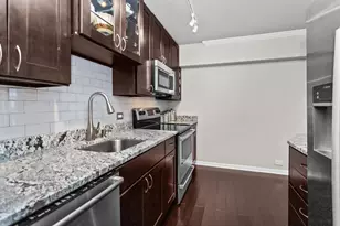 4250 N Marine Dr, Chicago, IL 60613 - Photo 13