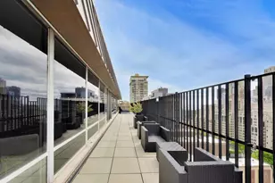 201 E Chestnut St, Chicago, IL 60611 - Photo 27