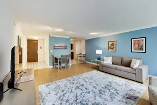 201 E Chestnut St, Chicago, IL 60611 - Photo 5