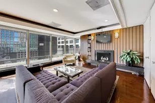 201 E Chestnut St, Chicago, IL 60611 - Photo 19
