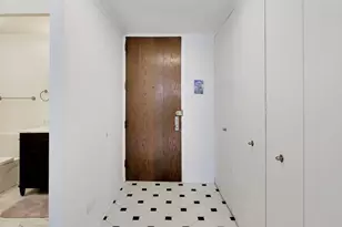201 E Chestnut St, Chicago, IL 60611 - Photo 3