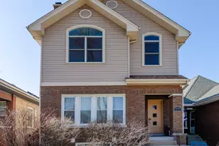 1033 Hayes Ave, Oak Park, IL 60302 - Photo 1