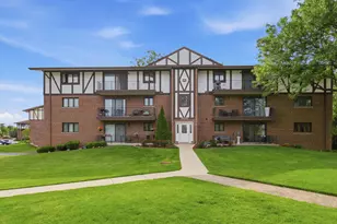 11012 S Theresa Circle, Palos Hills, IL 60465 - Photo 1
