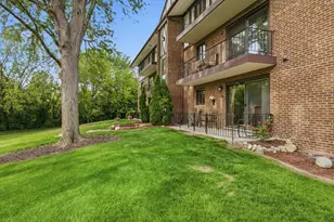 11012 S Theresa Circle, Palos Hills, IL 60465 - Photo 3