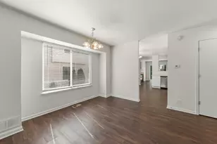 97 W Amberley Dr, Round Lake, IL 60073 - Photo 5