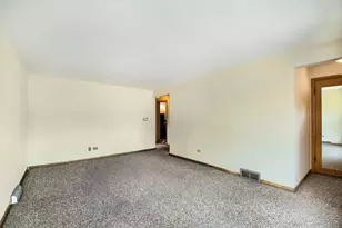 10749 S Rockwell St, Chicago, IL 60655 - Photo 3