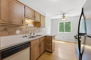13248 W Circle Dr Pkwy, Crestwood, IL 60418 - Photo 7
