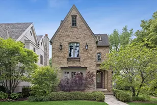 704 S Lincoln St, Hinsdale, IL 60521 - Photo 1