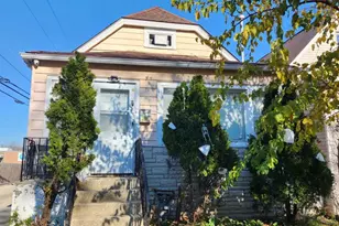 3944 W Argyle St, Chicago, IL 60625 - Photo 1