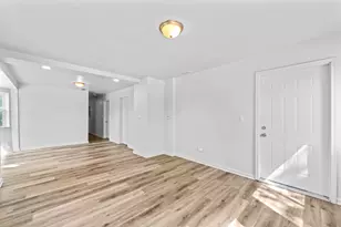 207 S Ottawa St, Joliet, IL 60436 - Photo 5