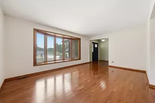 8424 168th St, Tinley Park, IL 60487 - Photo 3