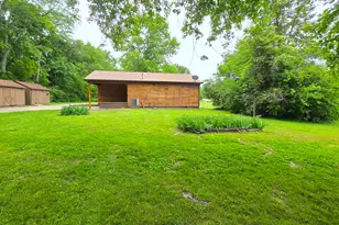 787 Walnut Hill Rd, Centralia, IL 62801 - Photo 9