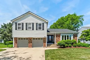 2266 Richmond Dr, Wheaton, IL 60189 - Photo 1