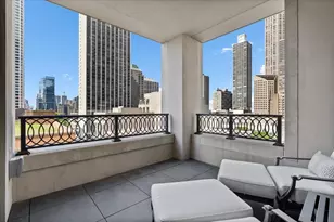 9 W Walton St, Chicago, IL 60610 - Photo 35