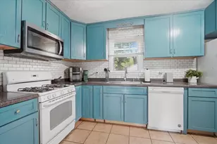 1824 E Lafayette St, Bloomington, IL 61701 - Photo 9