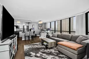 10 E Ontario St, Chicago, IL 60611 - Photo 3