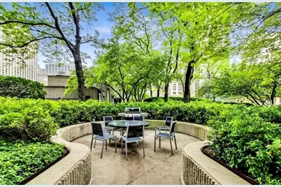 10 E Ontario Street #3808, Chicago, IL 60611 - Photo 17