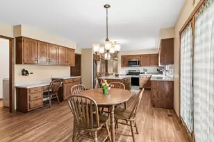 6127 Tyrnbury Dr, Lisle, IL 60532 - Photo 9